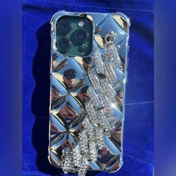 Luxurious Silver Chain Design iPhone 16 Case - Picture 5 of 5